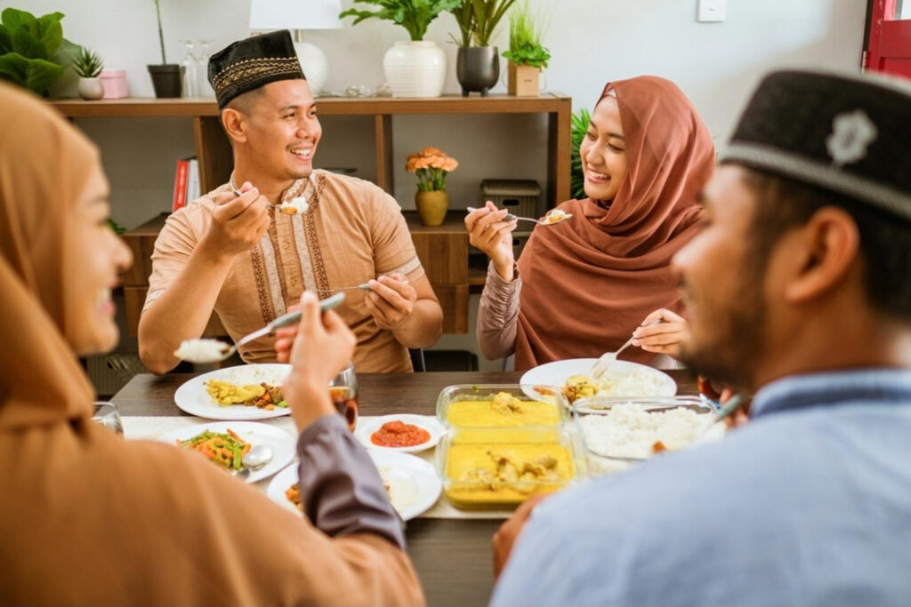 keluarga berbuka puasa saat ramadan